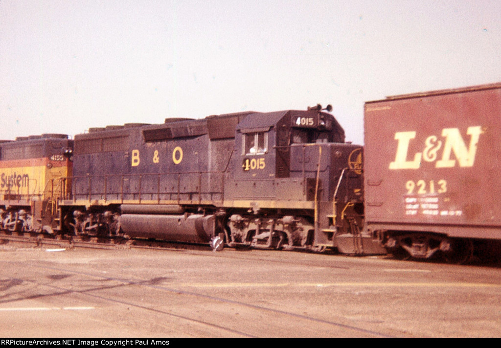 BO 4015 Showing signs of being temporarily leased to the ATSF in 1979-1980 and temporarily renumbered to BO 9015 and back to BO 4015 when the lease ended